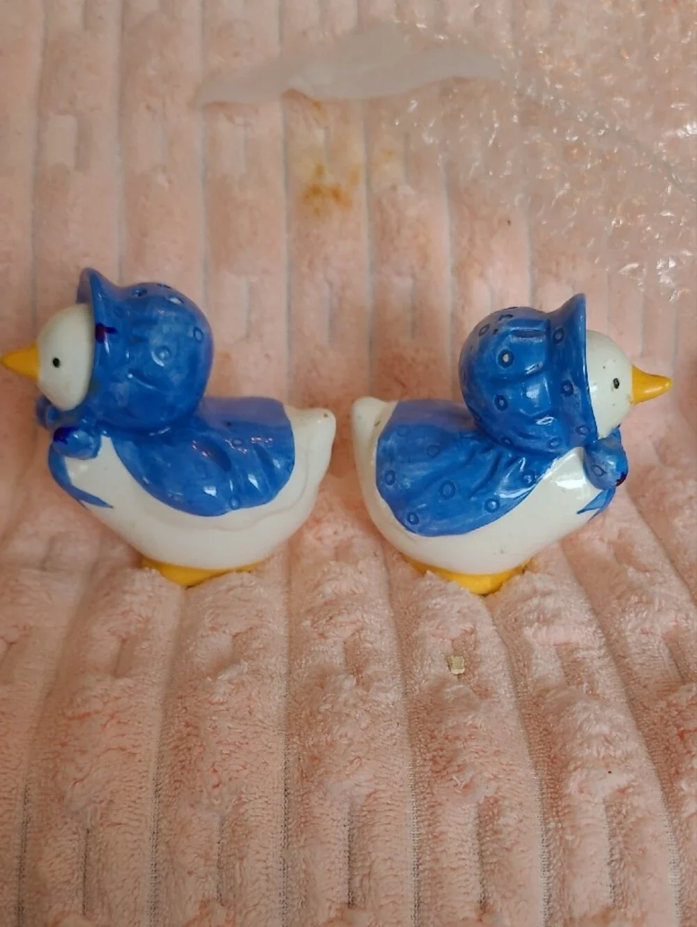 Blue-Bonnet Duckling Ceramic Salt And Pepper Shakers. Vintage Tiawan.